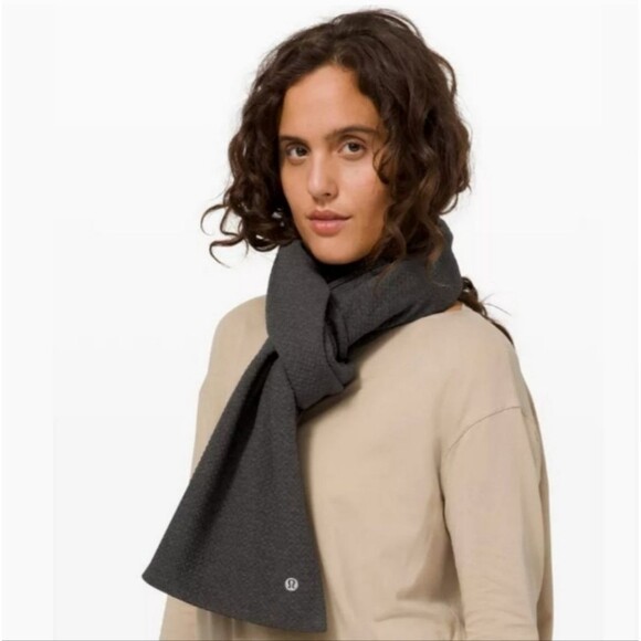 NWT LULULEMON AT EASE SCARF - Picture 2 of 9
